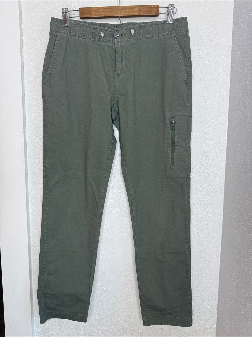 Vuori Olive Green Ripstop Performance Pants Outdoor Hiking Gorpcore Camping